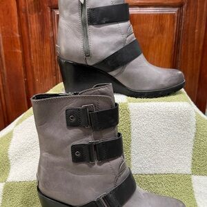Sorel After Hours Gray and Black Wedge Heeled Boots